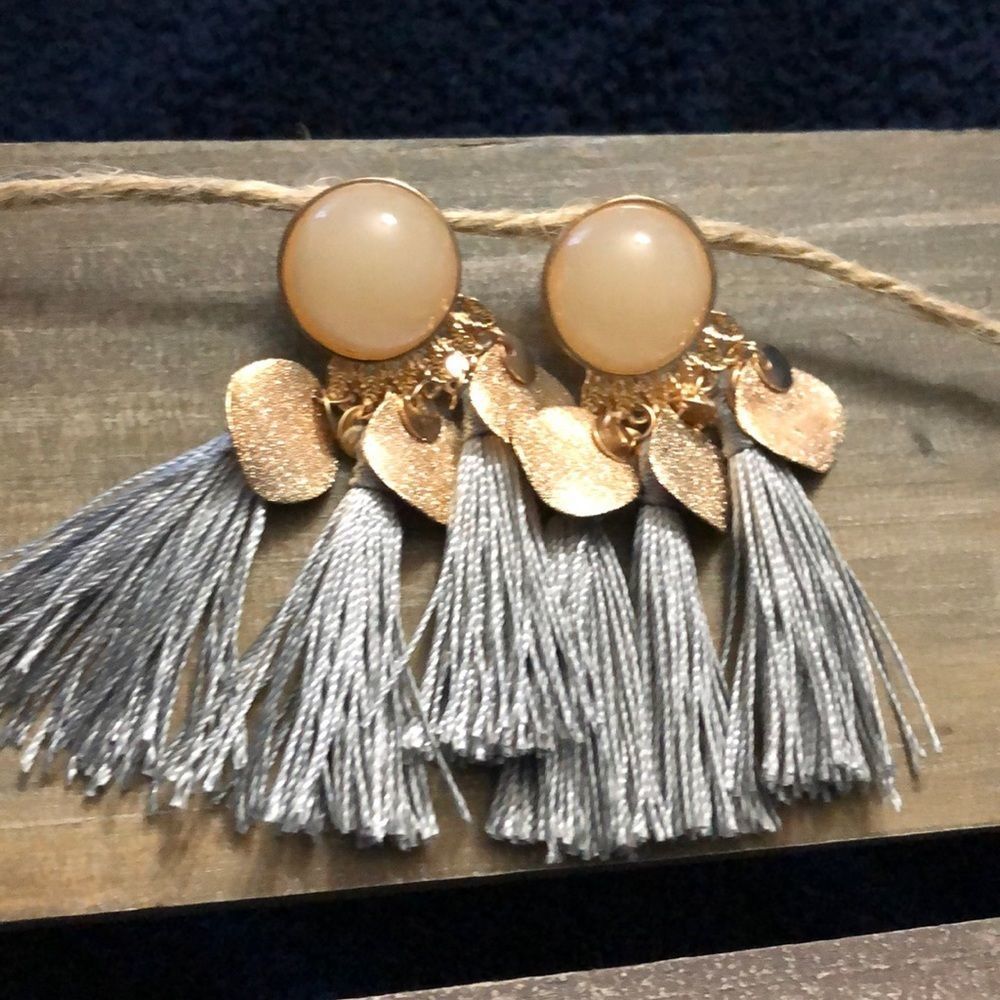 Women Dangle Drop Tassel Earrings.